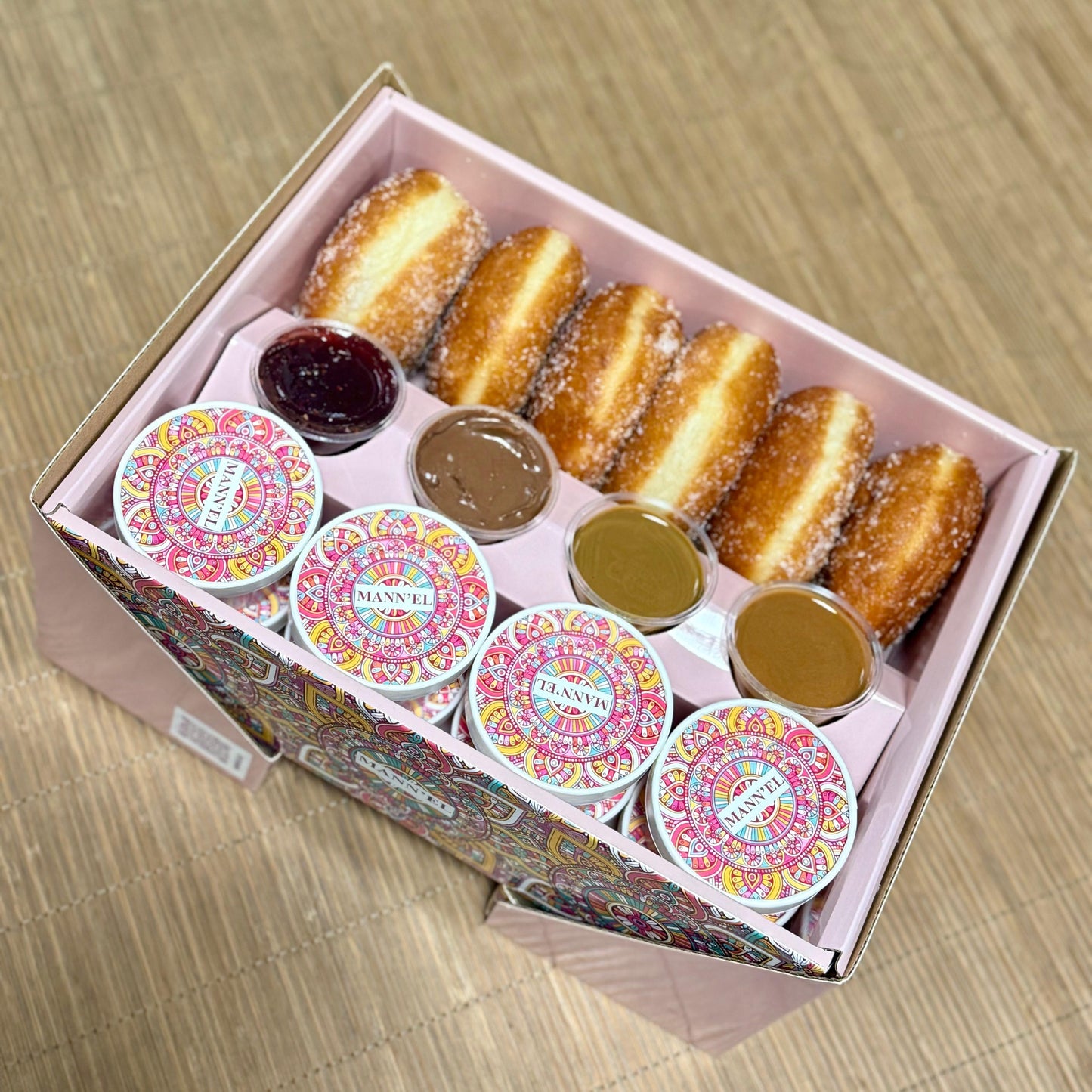 Coffret Hanouka Glacé – 8 Glaces Parvé + 6 Beignets + 4 Toppings