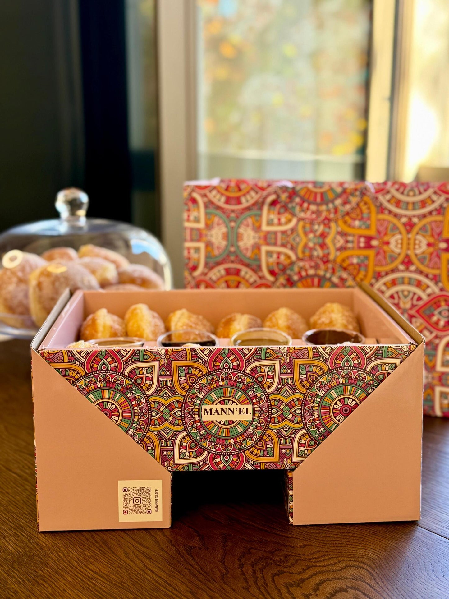 Coffret Hanouka – 12 Beignets + 4 Toppings Gourmands